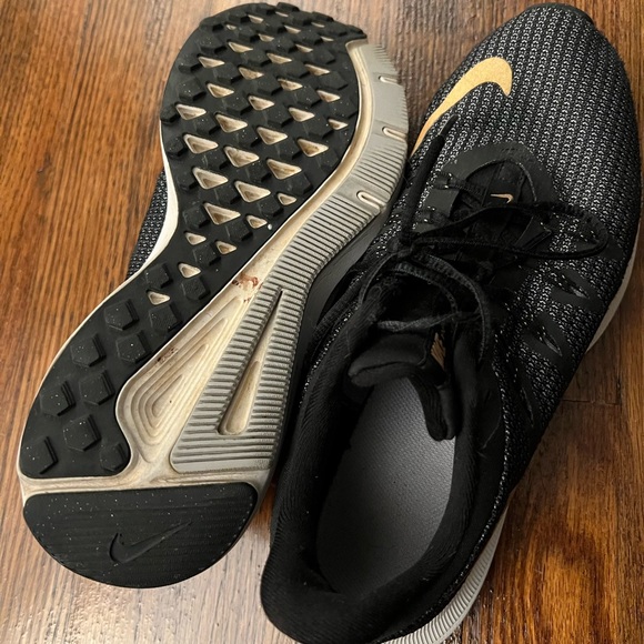 Women’s Nike Sneakers - Picture 4 of 4